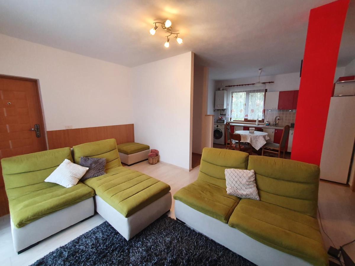 Apartament La Casa In Curte Comuna Apartman Feketehalom Kültér fotó