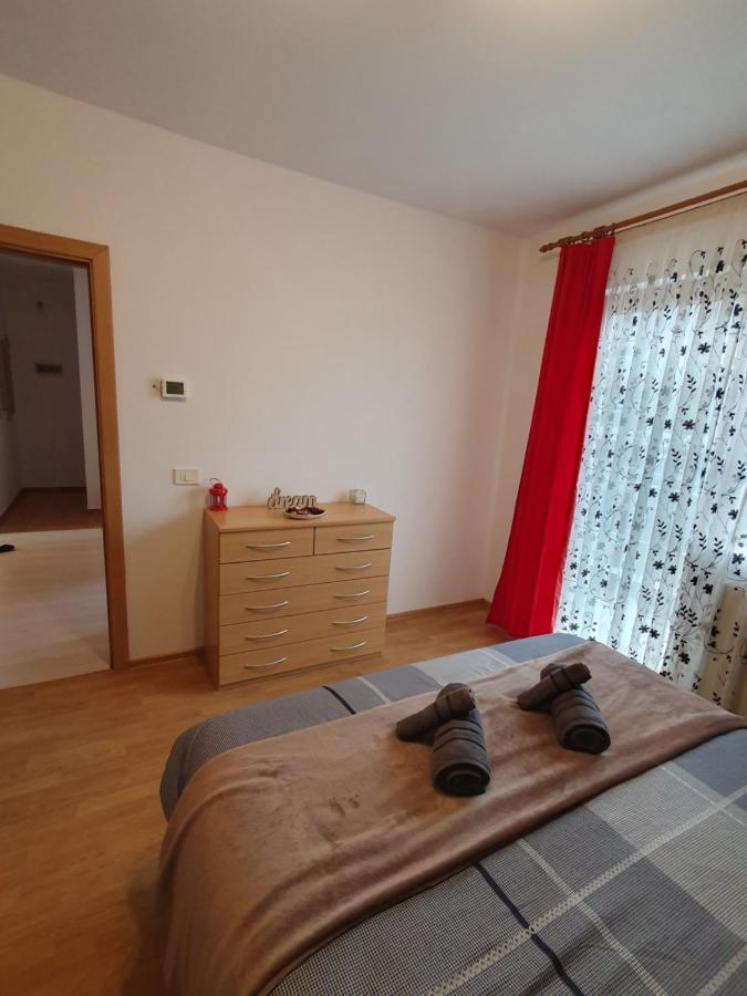 Apartament La Casa In Curte Comuna Apartman Feketehalom Kültér fotó