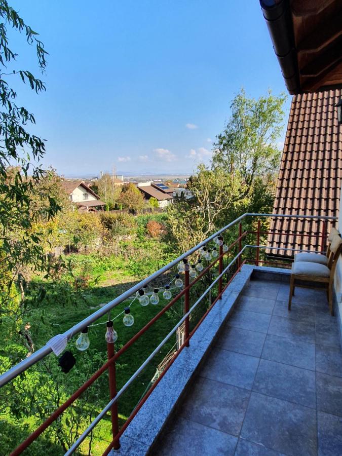 Apartament La Casa In Curte Comuna Apartman Feketehalom Kültér fotó